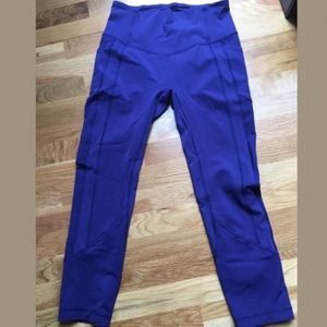 Lululemon in all the right places crop